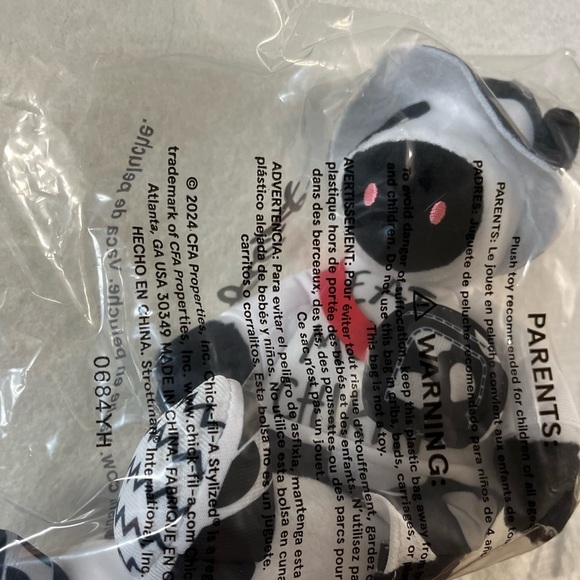 Chick fil a cow plush summer 2024 - Picture 2 of 3